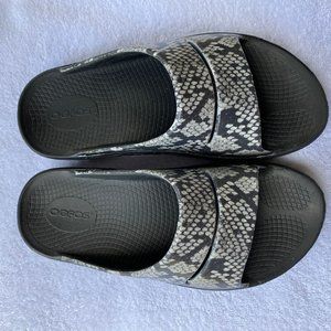 Oofos slide sandals - Sz 38/ Sz 7.5 - new no tags